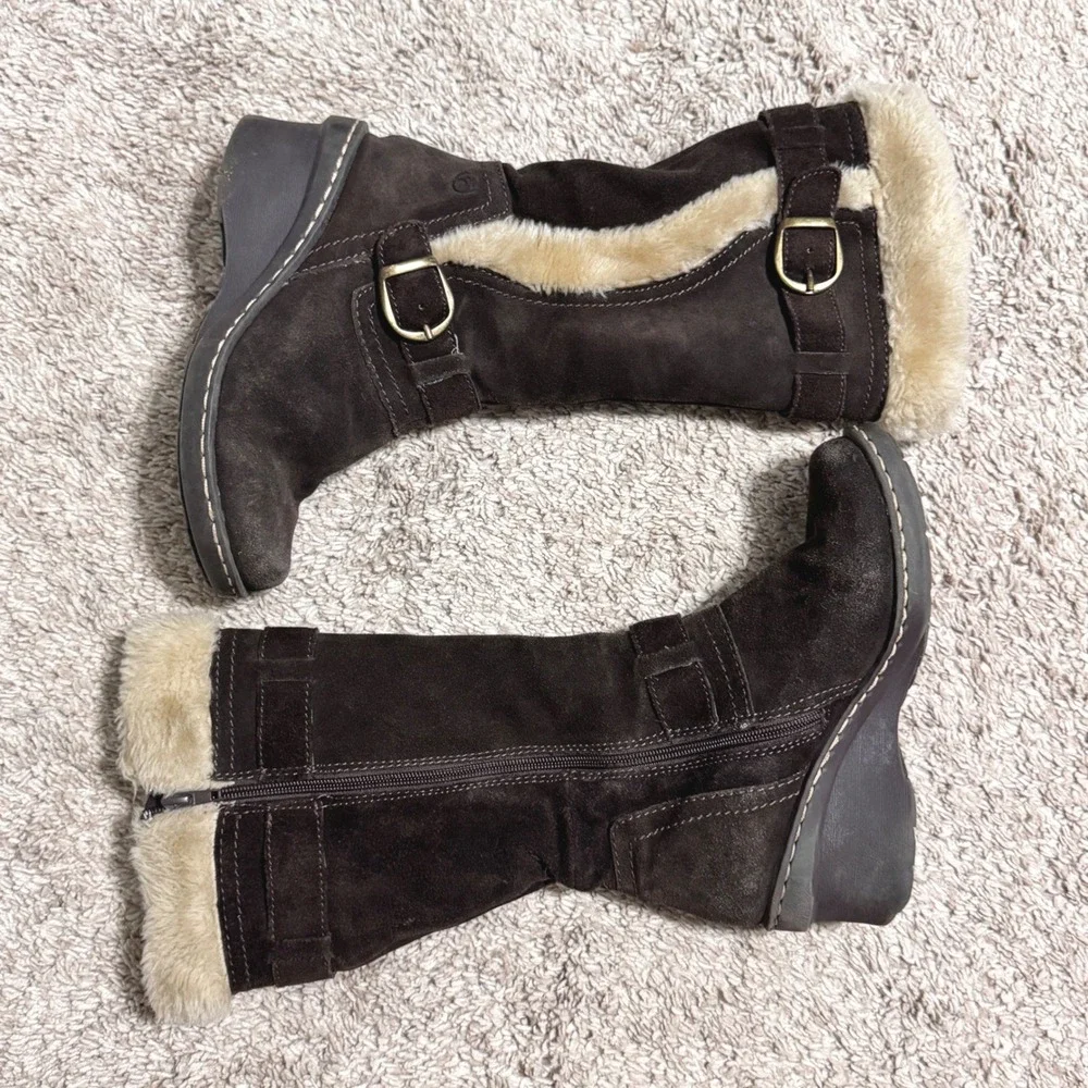 Y2K Bare Traps Boots Women 6.5M Brown Suede Wedge Faux Fur Trim Buckle Chunky